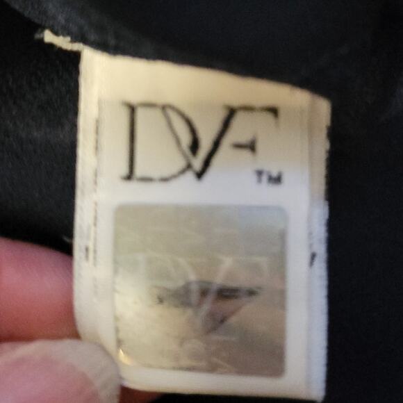 DVF Silk Floral Blouse Business Casual Vacation Resort Feminine Modest Size 6 - Picture 7 of 9